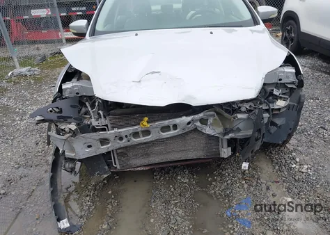 2012 Ford Focus Sel z USA, uszkodzony, nr VIN 1FAHP3H28CL197501